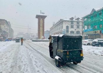 MeT issues ‘yellow’ warning for heavy snowfall in J&K on Monday