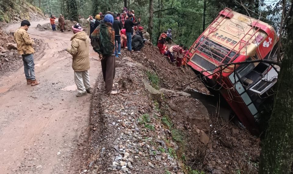 16 injured as bus skids off road in Udhampur