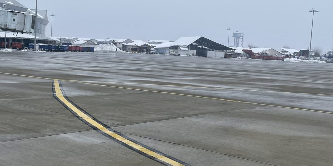 No flight operation amid snowfall, low visibility in Kashmir