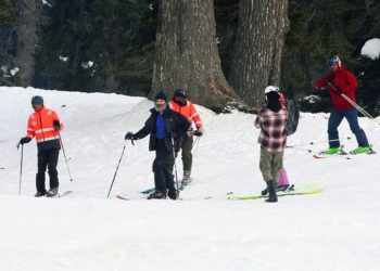 Rahul Gandhi hits Gulmarg ski slopes during private visit to Kashmir