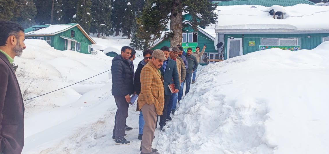 Ahead of G-20 summit, DHSK visits Gulmarg, Tangmarg health facilities