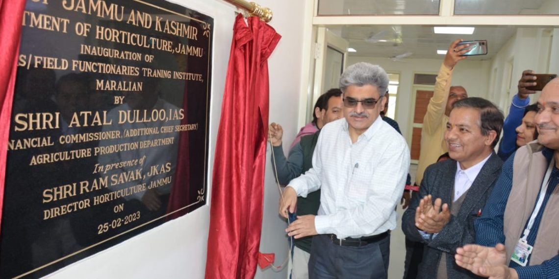 Atal Dulloo inaugurates Farmers’ Field Functionaries Training Centre at Maralian