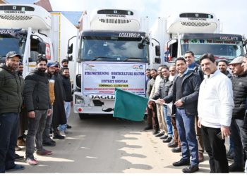 Azadi Ka Amrit Mahotsav: DC Shopian flags-off 3 Reefer vehicles 