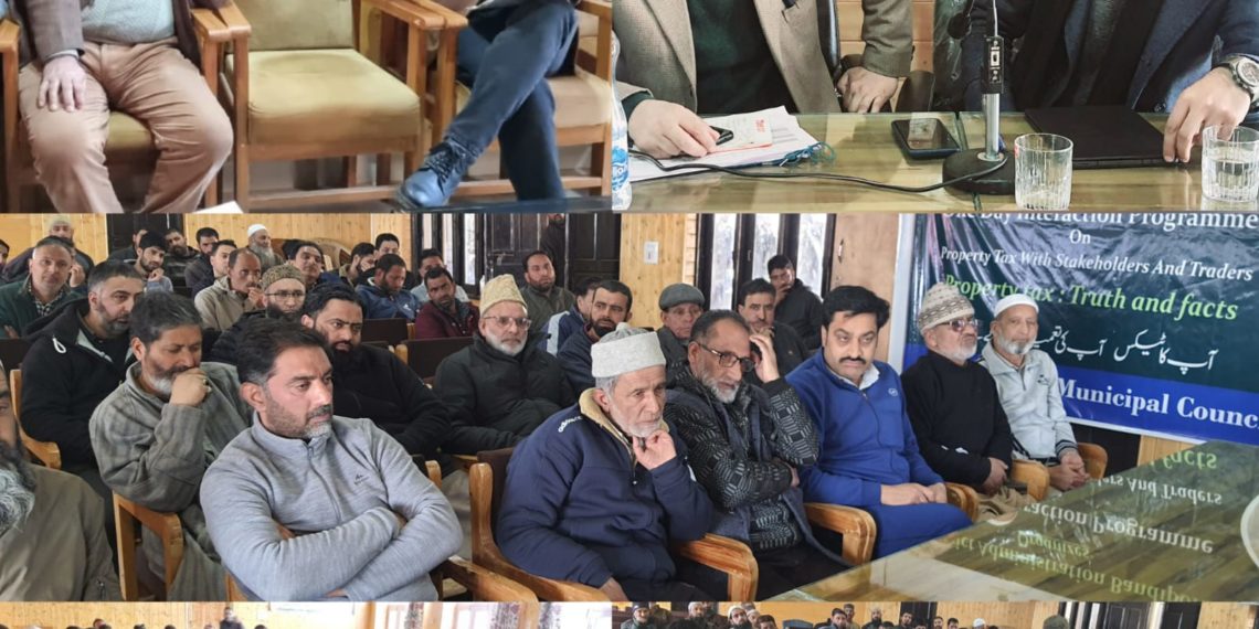 Bandipora admin holds interaction with traders, civil society members