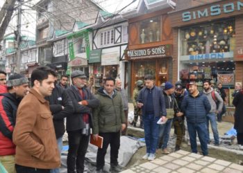 Commissioner SMC/ CEO Smart City tours City parts 