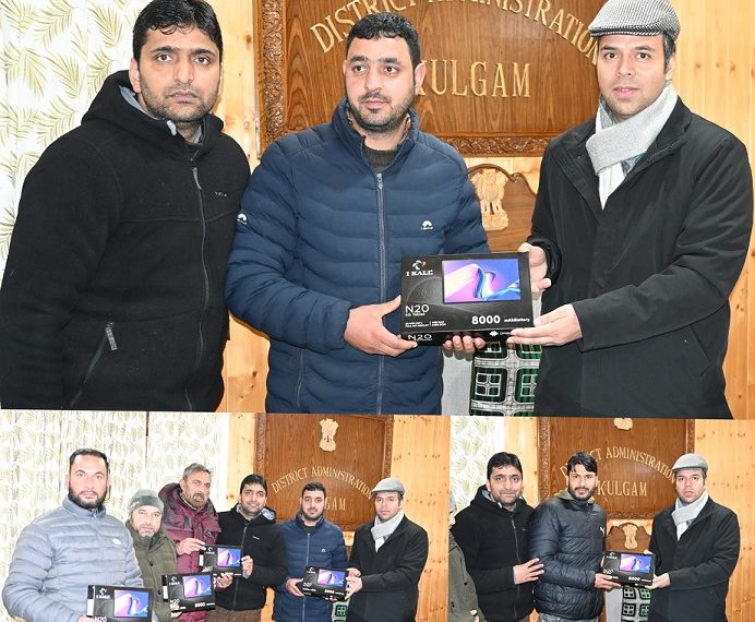 DC Kulgam distributes Tabs among field functionaries of Rev Deptt 