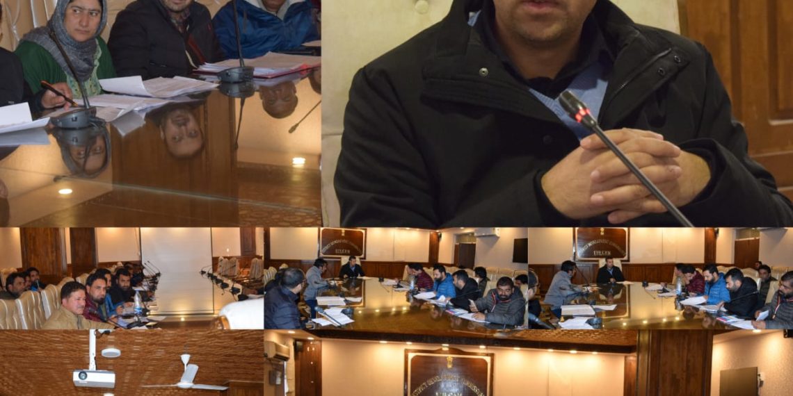 DC Kulgam reviews implementation of SBM-G 
