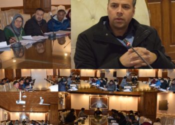 DC Kulgam reviews implementation of SBM-G 