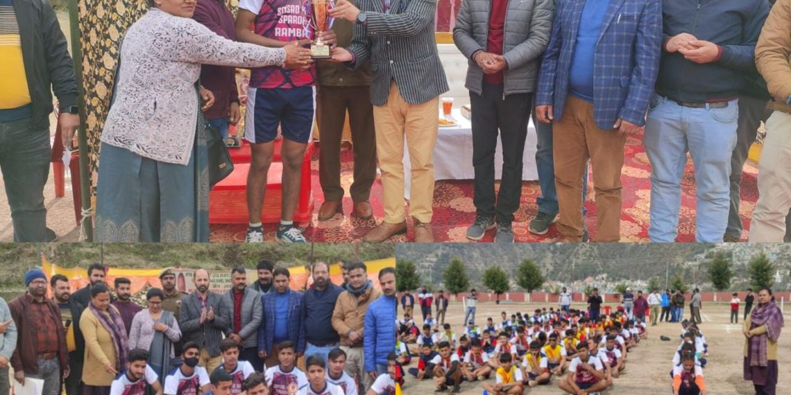 DC Ramban felicitates winners of  ‘SANSAD KHEL SPARDHA sports event 