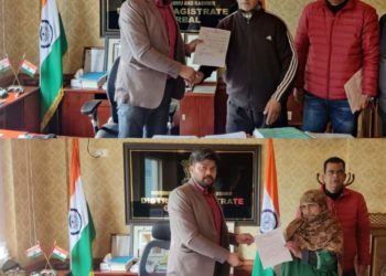 DC Gbl hands over ex-gratia relief to victim families of road accidents 