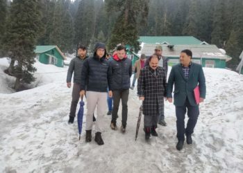 Ahead of G20 Summit, Secretary H&ME visits Gulmarg, takes review of healthcare arrangements