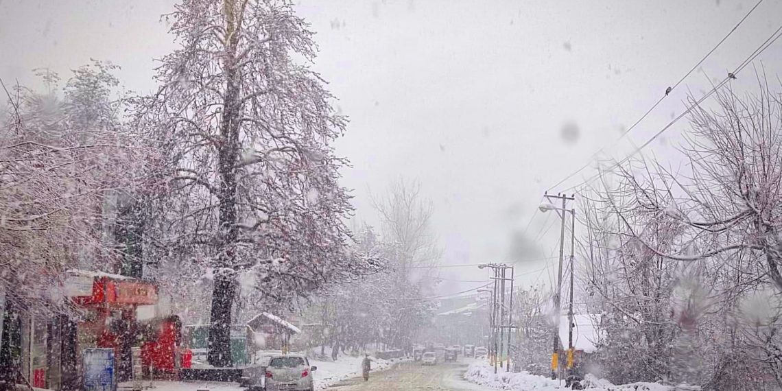 Mercury Records Drop At Most Places In J&K, Gulmarg Shivers At Minus 7°C
