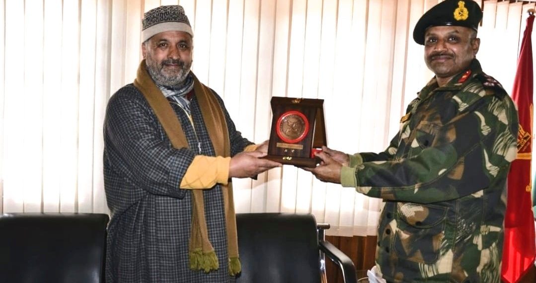 Retired Army Officer Alyas wani recived award from GOC Kupwara. 