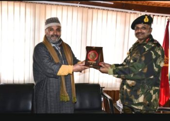 Retired Army Officer Alyas wani recived award from GOC Kupwara. 