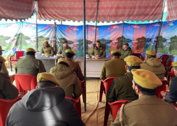 SSP Baramulla Shri Amod Ashok Nagpure-IPS alongwith Sh R.K. Parihar, Addl. SP Baramulla visited sub division Kreeri and interacted with jawans