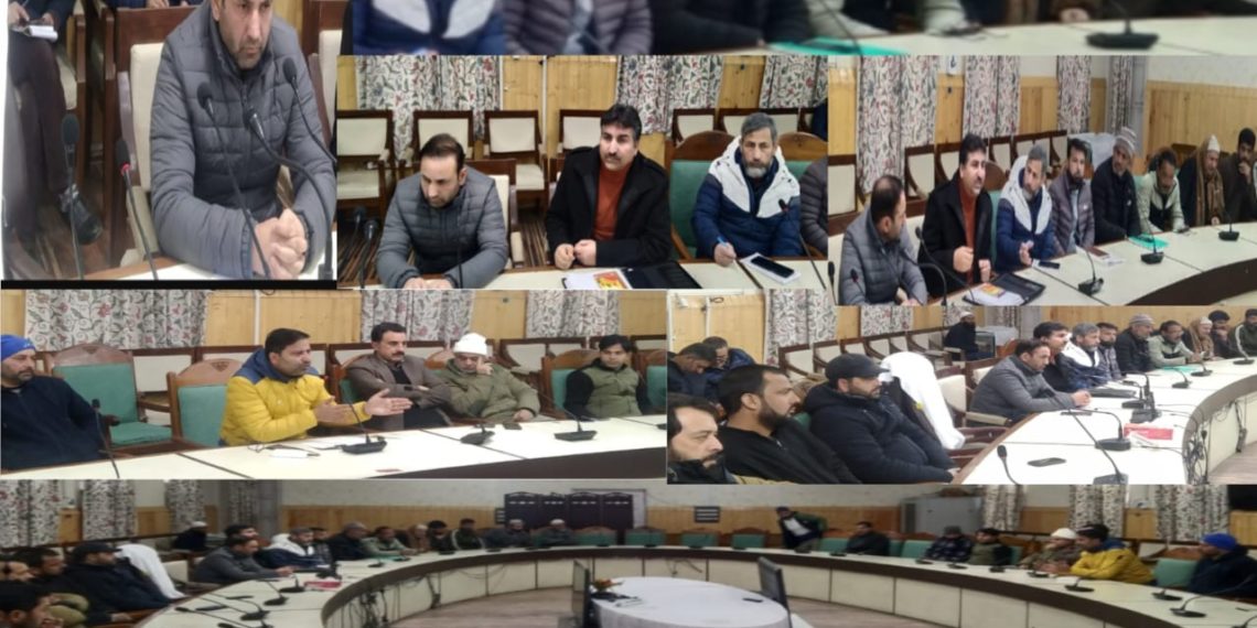 ACR Kupwara chairs joint meeting of officers, traders