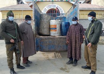 Budgam Police arrests 02 persons for illegally procuring/selling Kerosene oil in Beerwah