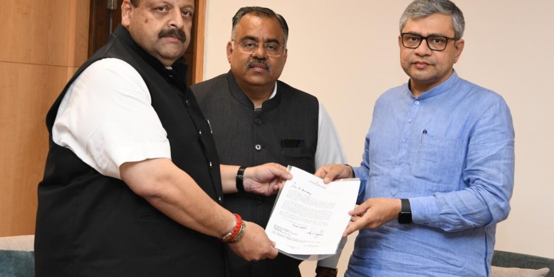 Chug, Rana call on Union Railway Minister; seek 2-minute stopover of Uttar Kranti Express, Jammu Mail at Manwal Station  