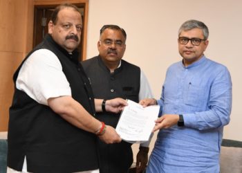 Chug, Rana call on Union Railway Minister; seek 2-minute stopover of Uttar Kranti Express, Jammu Mail at Manwal Station  