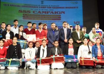 JK Relief Organization, Vodafone IDEA foundation distributes 40 laptops among migrant children 