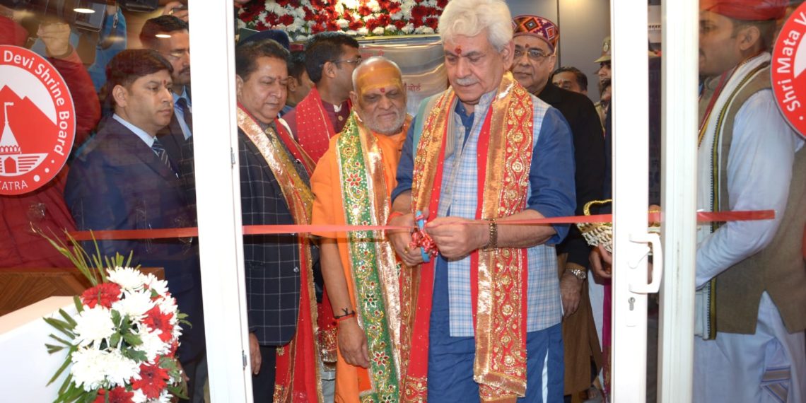 Lt Governor pays obeisance at Shri Mata Vaishno Devi Shrine