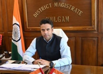 DC Kulgam visits Migrant Colony Vessu; oversees arrangements for Maha Shivratri festival