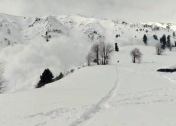 Avalanche Hits Gulmarg, 2 Persons Die, 4 Others Rescued