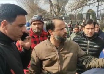 Three SMC Employees Booked in Srinagar For Breaking Traffic Booth, Assaulting Traffic Personnel: Police