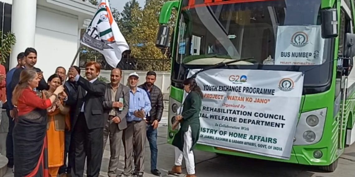 Sheetal Nanda flags off batch of 250 students from J&K on ten-day ‘Watan Ko Jano’ tour