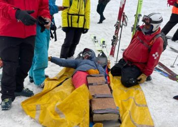Ski Patrol team of the Tourism Deptt. rescues Himachal skier
