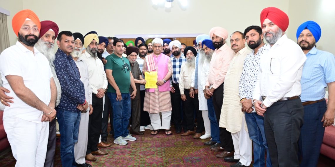 40 member Sikh delegation calls on Lt Governor