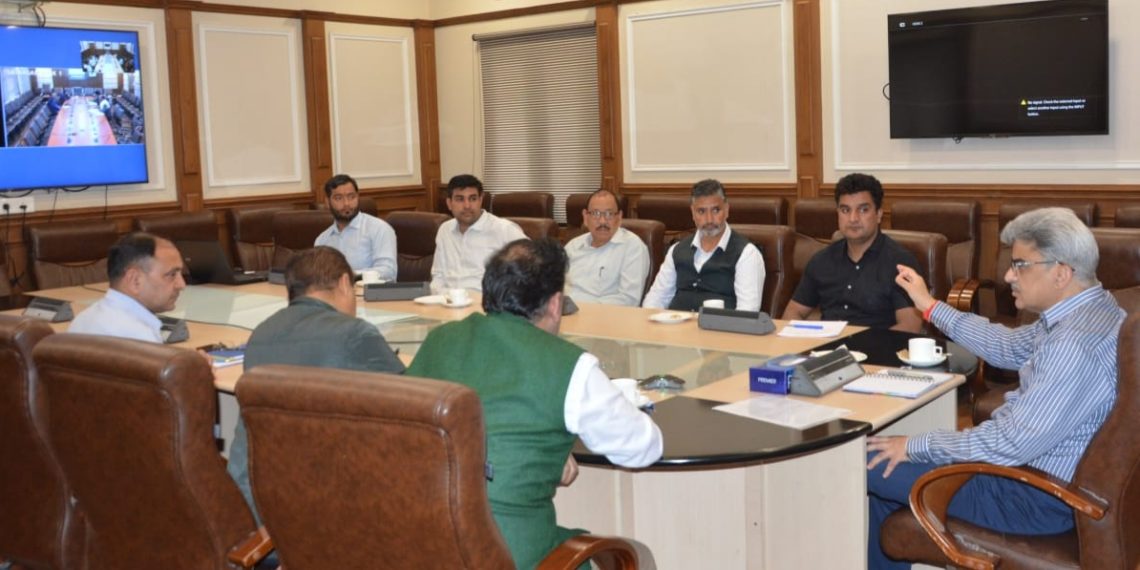 Atal Dulloo asks for priority movement of fertilizers, fruit laden trucks in, out of Kashmir