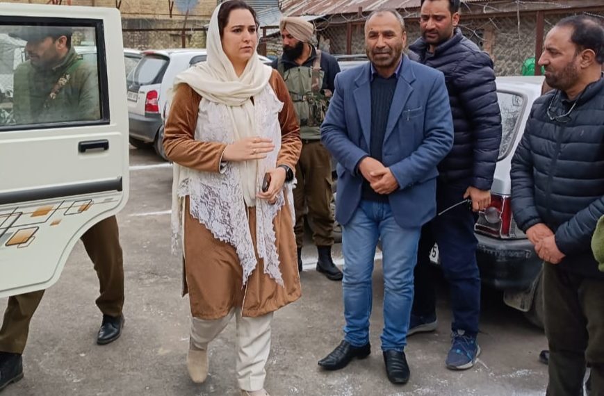 DC B’la carries out Administrative Inspection at ADC Office Sopore