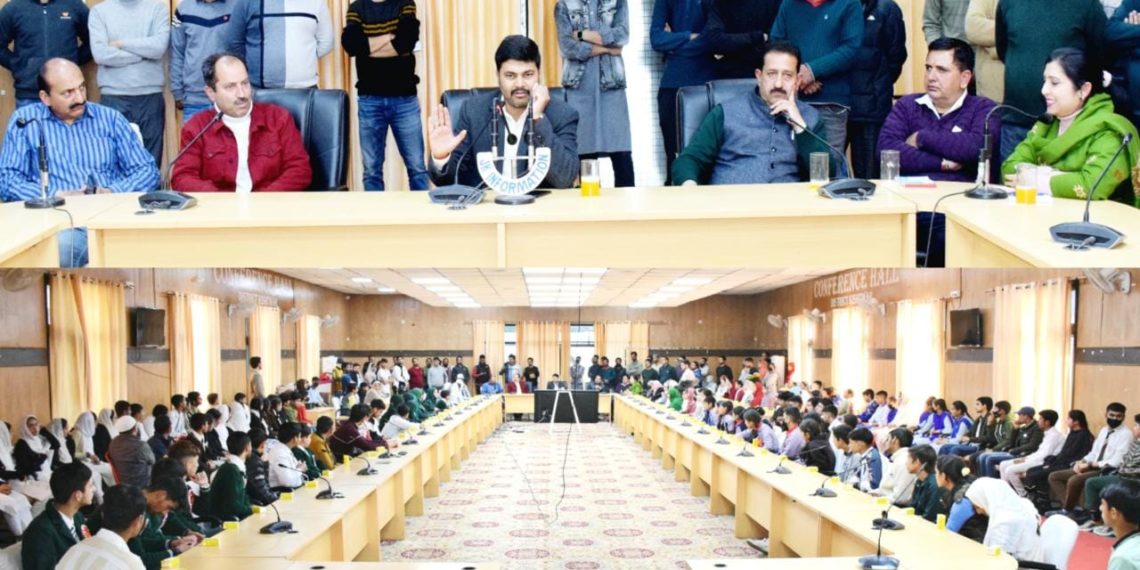DC Kishtwar interacts with Class 8th toppers