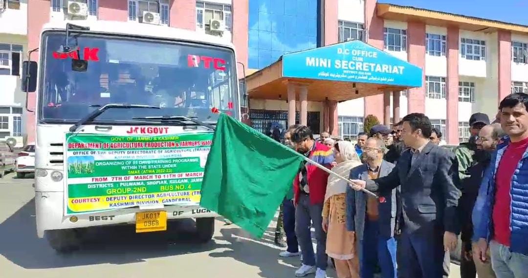 DC Kulgam flags-off group of Farmers on Exposure Tour