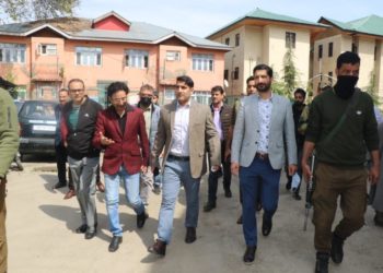 DC Srinagar visits Psychiatric diseases Hospital, SMHS De-Addiction Center; inspects treatment/Counseling facilities for victims of Drug Abuse