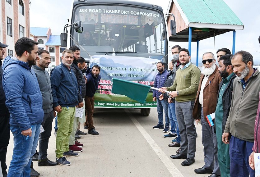 DC Shopian flags-off progressive farmers Exposure Tour