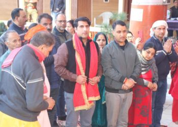 DC Srinagar visits Sharika Devi Temple on the auspicious occasion of Navreh Festival