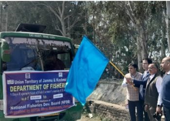 Director Fisheries flags off Inter-state Exposure visit of fish Farmers