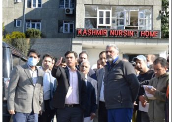 G20 Summit: Div Com Kashmir visits SKIMS Soura, Kashmir Nursing Home