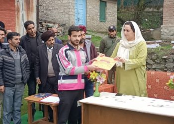 Dr Sehrish Kick starts distribution of beehives, colonies among beneficiaries at Khawjabagh