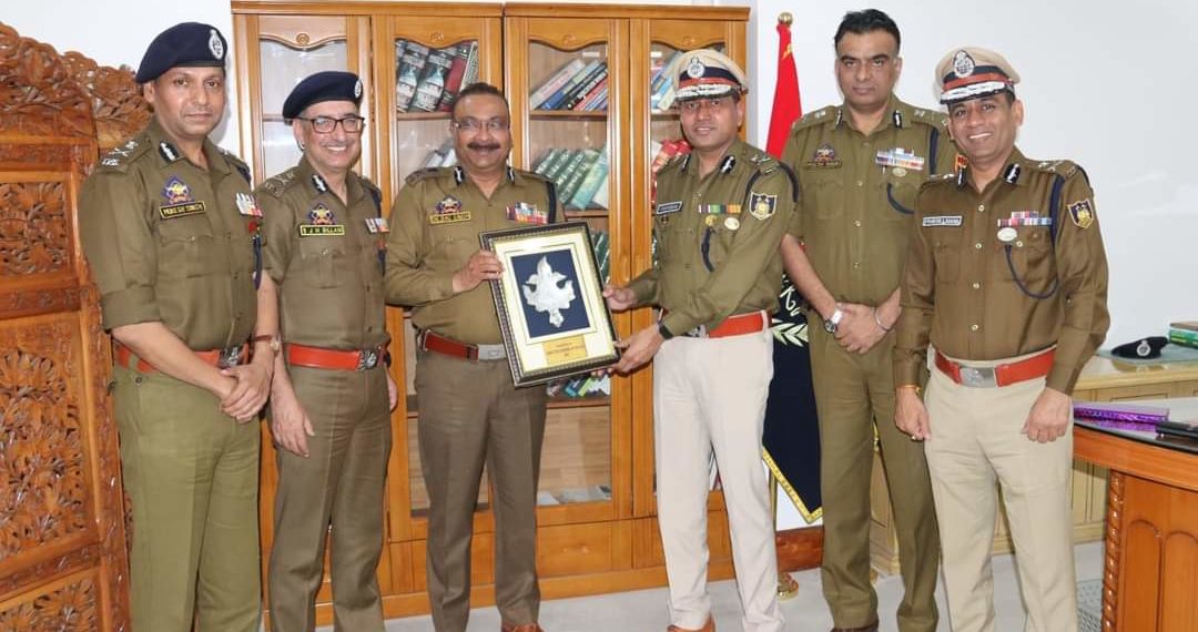Incumbent, Outgoing IGP CRPF Jammu Sector call o DGP J&K