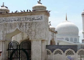 Isha prayers to be offered at 10 pm at Jamia Masjid, 10:30 pm at Hazratbal Shrine