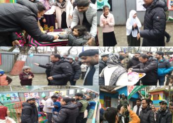 DC Kupwara inspects various schools  on first day of opening,
