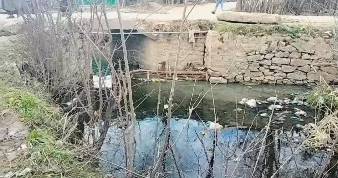 Hajin Bandipora farmers demand desilting of irrigation canals