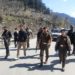 Baramulla SSP visits forward areas of Boniyar, takes stock security measures