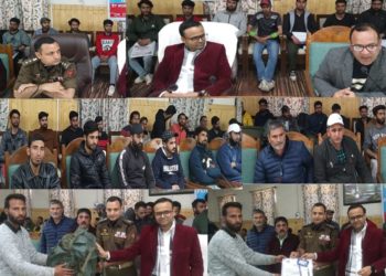DC Kupwara distributes Emergency Response Kits, Certificates and Identity Cards among 200 trained AAPDA Mitra Volunteers of Kupwara