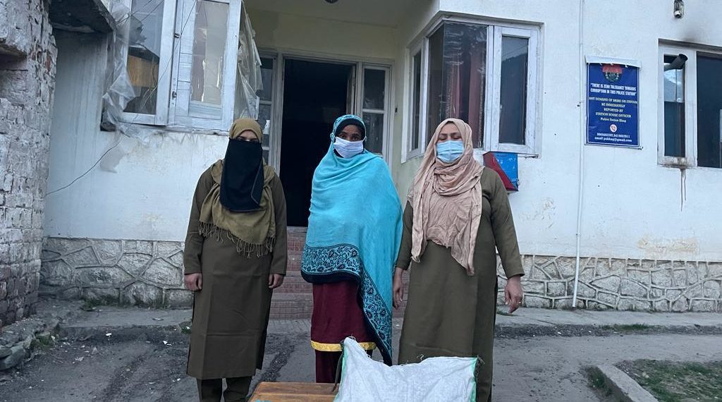 Lady beggar from Rajhstan arrested for kidnapping child in Central Kashmir’s Budgam