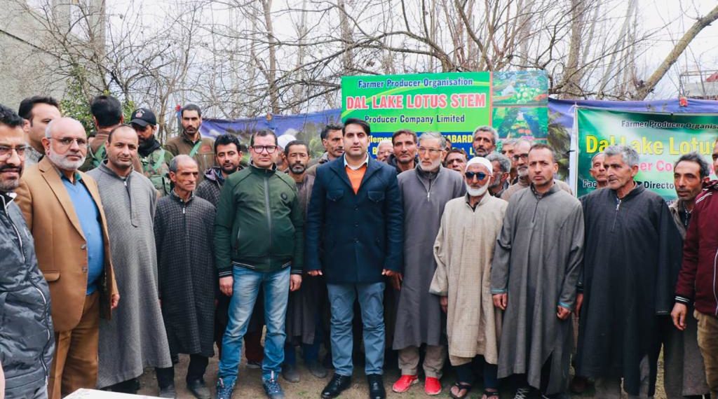 PM Modi lauds the FPO initiative of District Srinagar for Nadru cultivation in Dal Lake in his Mann Ki Baat Radio Address