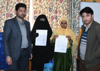 Labour Deptt Ganderbal disburses 9.19 lakh among beneficiaries